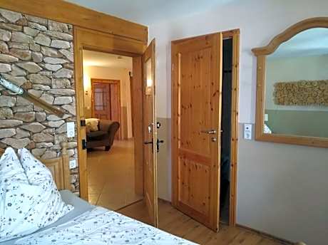 Dreibettzimmer-mit Verbindungstür-Ensuite mit Dusche-Zimmer Nr. 3&5