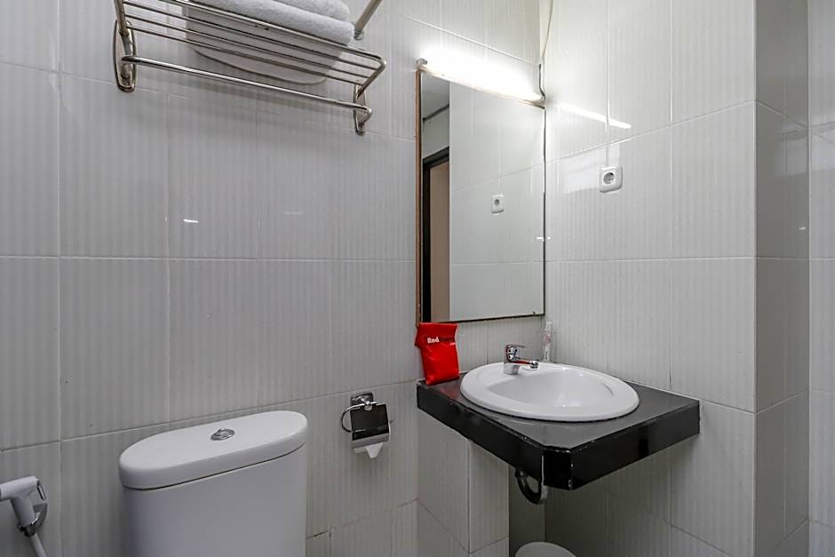RedDoorz Plus @ Grand Populer Hotel Makassar