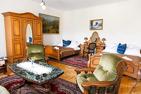 Deluxe Family Suite