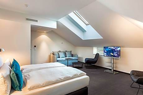 Deluxe Room (2 Adults + 1 Child)