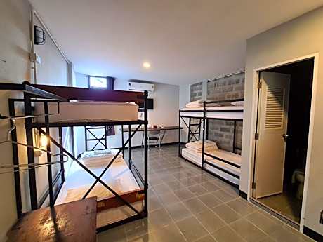 Family Bunk 4 Beds with Private Bathroom