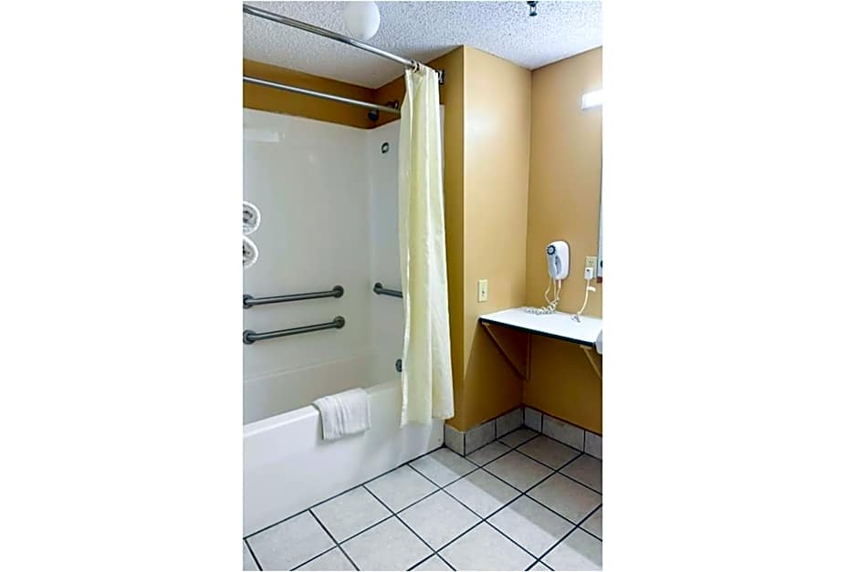 Garden Inn & Suites