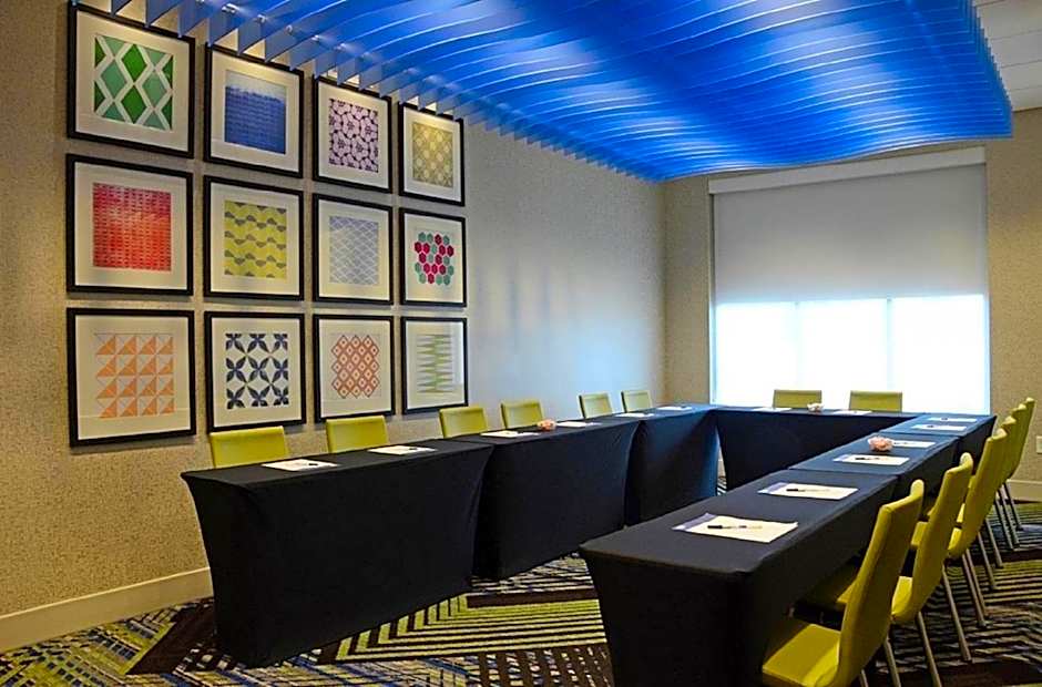 Holiday Inn Express & Suites Franklin - Berry Farms By IHG