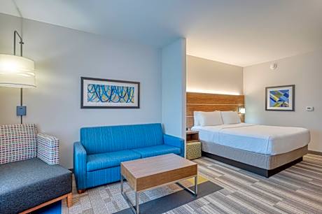 Suite - Hearing Accessible - Non-Smoking