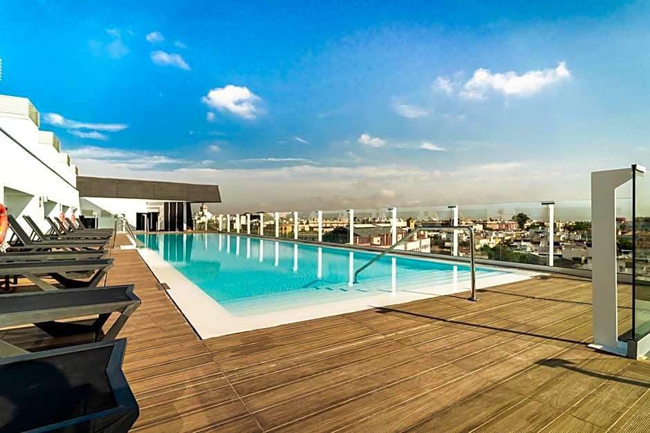 Hotel Giralda Center