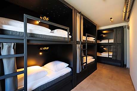 6-Bed Mixed Dormitory Room