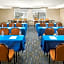 Holiday Inn Express Hotel & Suites Belmont