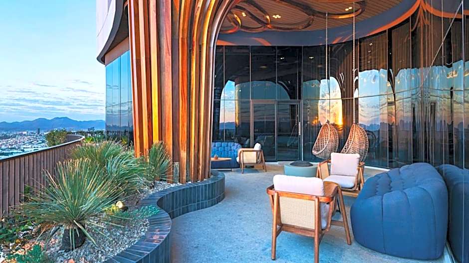 VETTA, DISTRITO UNO, AUTOGRAPH COLLECTION