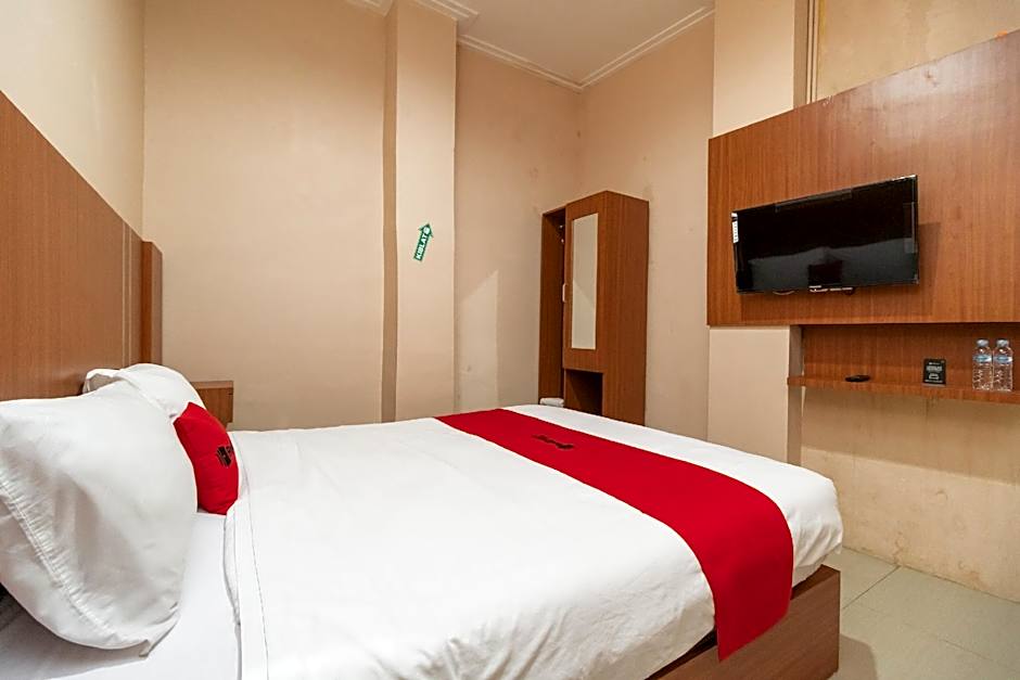 RedDoorz Syariah near RS Mata Padang