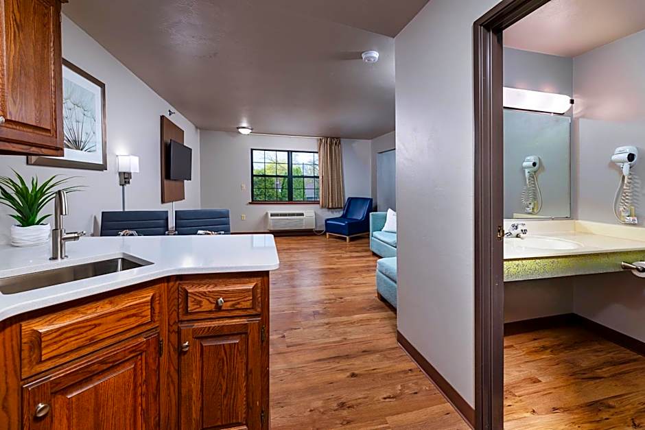 Extended Stay Airport
