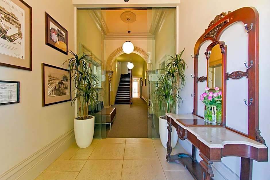 Deloraine Hotel