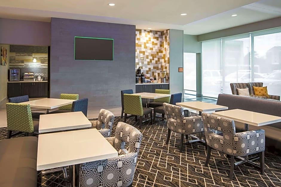 La Quinta Inn & Suites by Wyndham McDonough