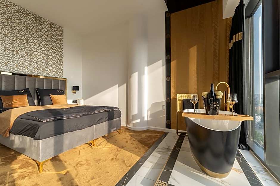 Hanza Tower Original 21st Floor- Sea and City-View