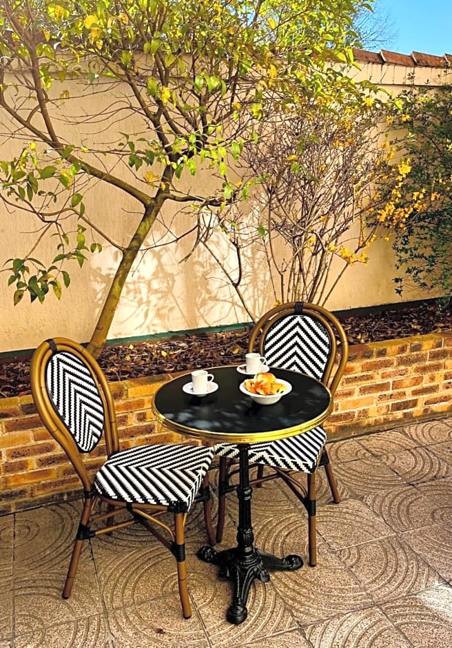 Hotel Le Cardinal Rueil Centre