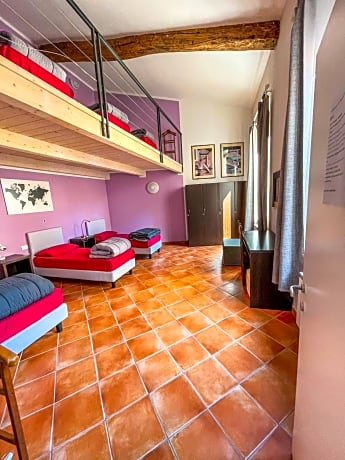 Bed in 6-Bed Mixed Dormitory Room