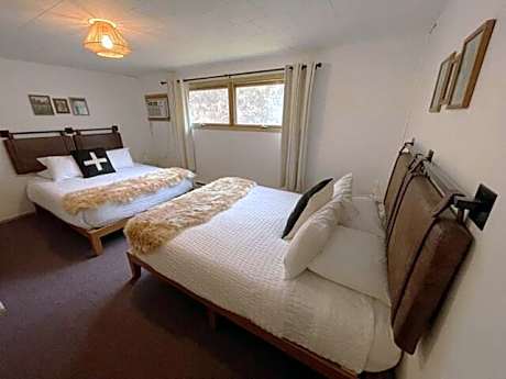 Deluxe Queen Suite