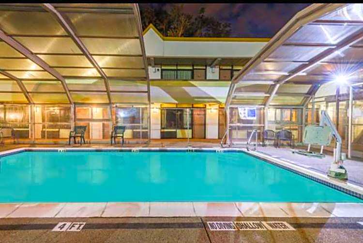 Days Inn by Wyndham Pittsburgh