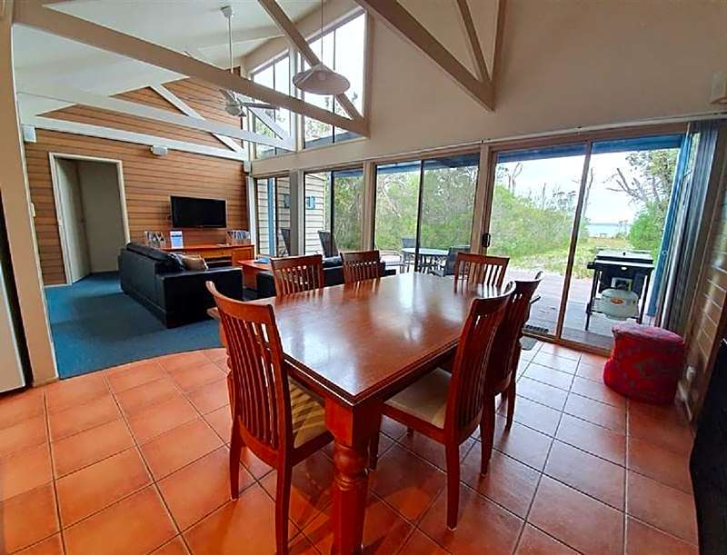 Waterfront Retreat At Wattle Point