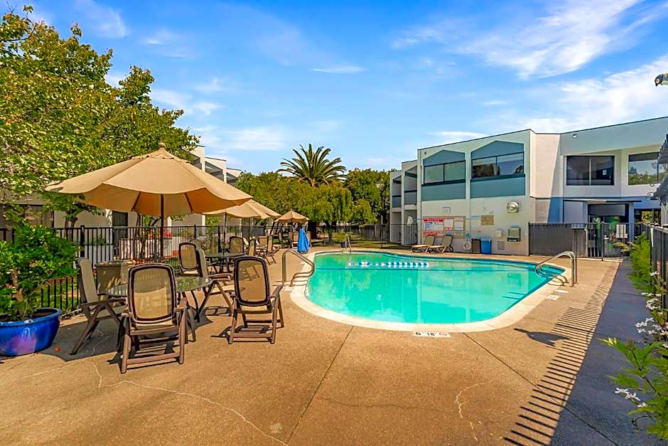 Best Western Plus Wine Country Inn & Suites