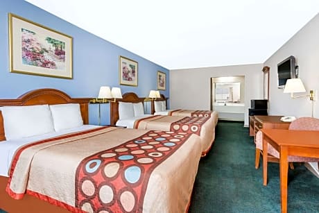 Superior Double Room with Three Double Beds - Smoking