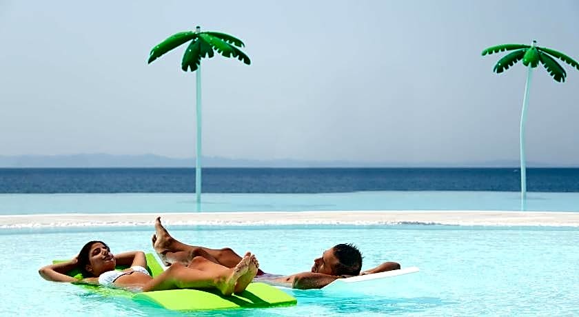 Alexandra Elegance Bridging Generations