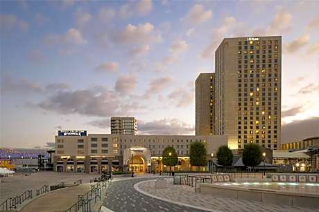 Hilton New Orleans Riverside