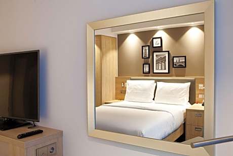 Queen Room - Accessible