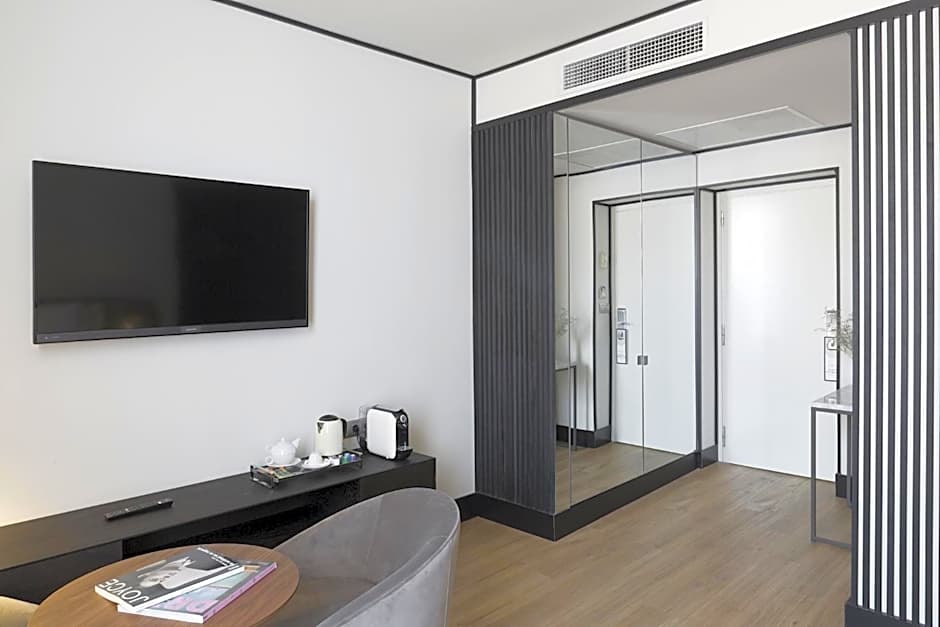 ICON Embassy by Petit Palace