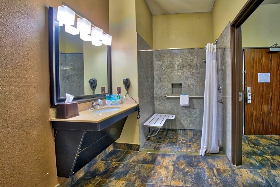Holiday Inn Express and Suites Lubbock South, an IHG Hotel