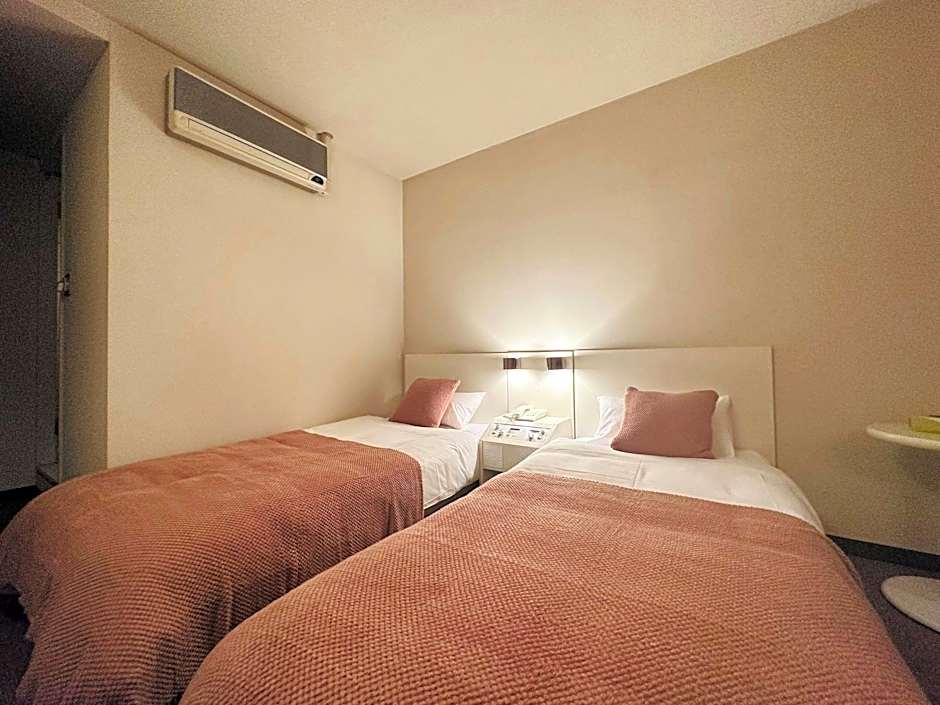 Hotel Justice - Ski IN Ski OUT - Private bathroom, next to the ski lift station