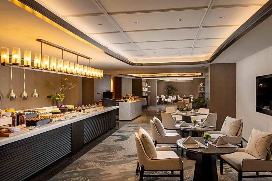 Yuexiu Hotel Guangzhou, Curio Collection by Hilton