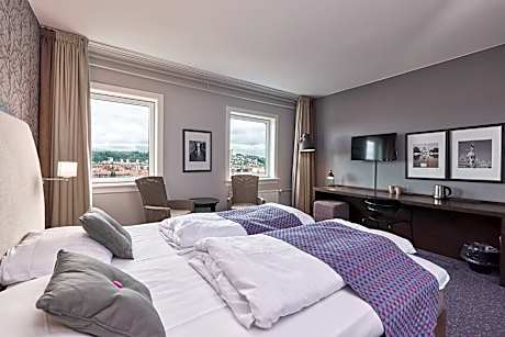 Admiral Room