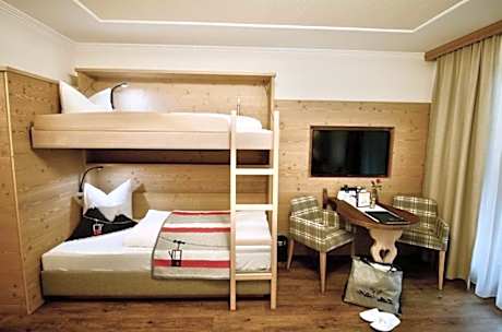 Deluxe Quadruple Room