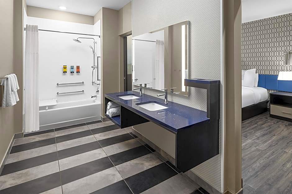 GLo Best Western Dawley Farms In Sioux Falls