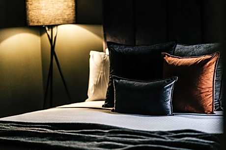 The Amalfi Minimalist Room IX