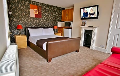 Family Room (3 Adults)