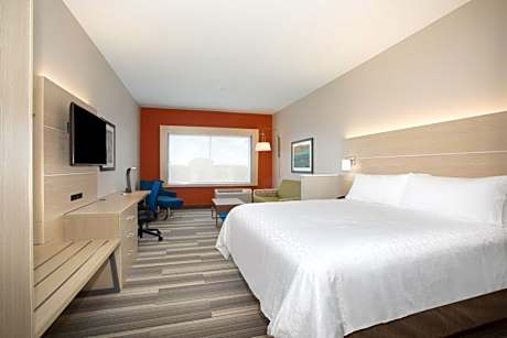 King Suite with Roll-in Shower - Mobility Access