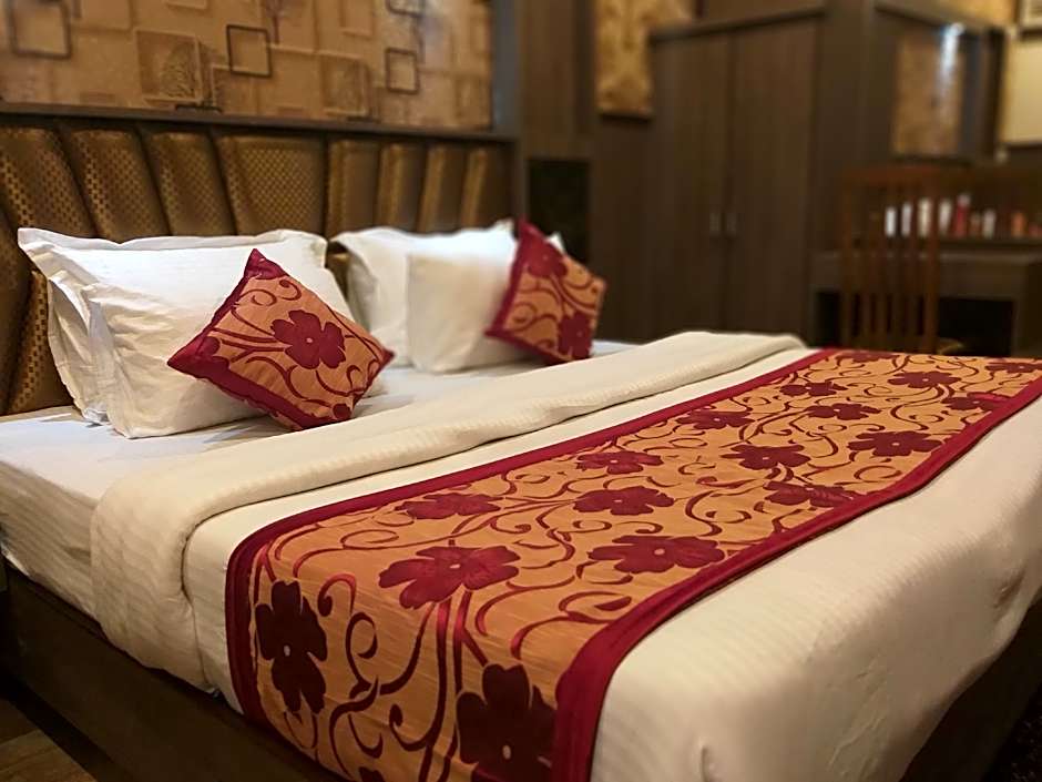 Hotel Chintpurni International