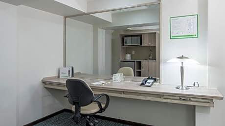 Executive Suite - Non-Smoking