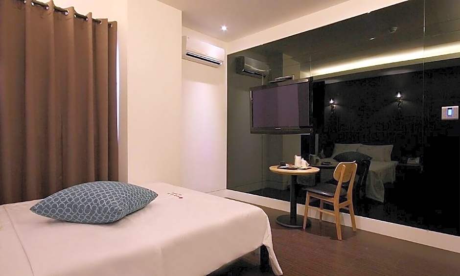 Hotel H2