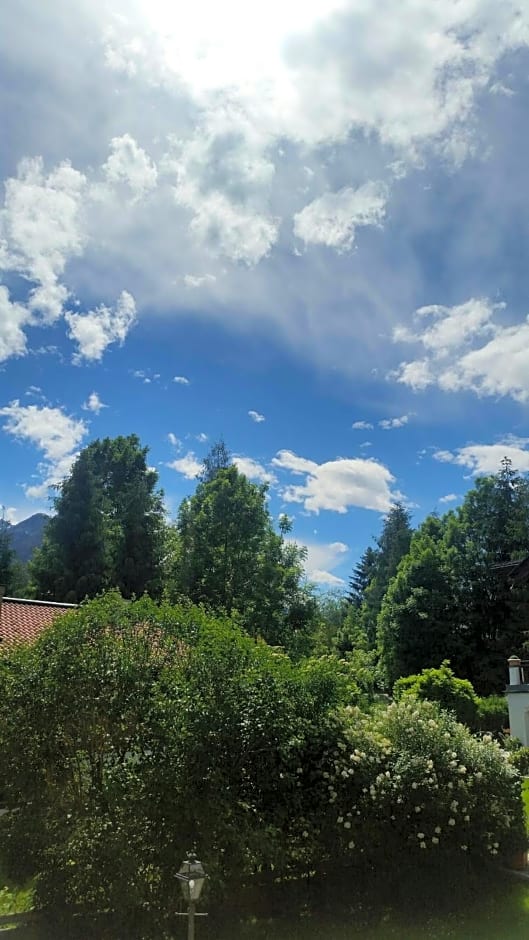 Bhome Gästehaus b&b / Apartments