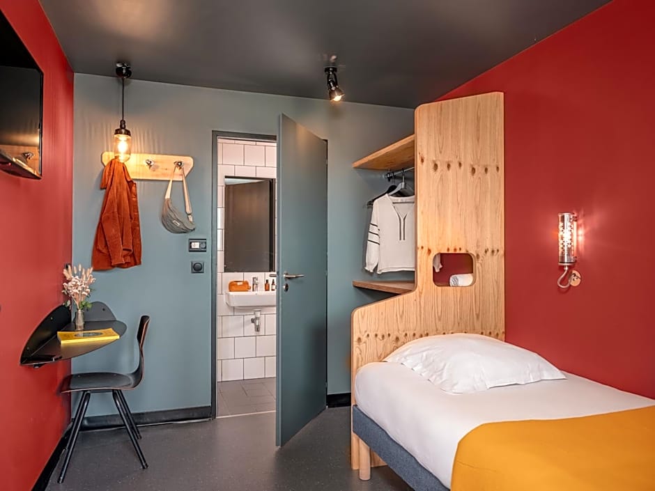 Eklo Paris Roissy CDG Airport