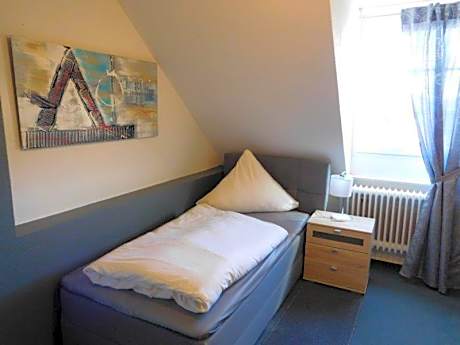 Single Room with Shared Bathroom