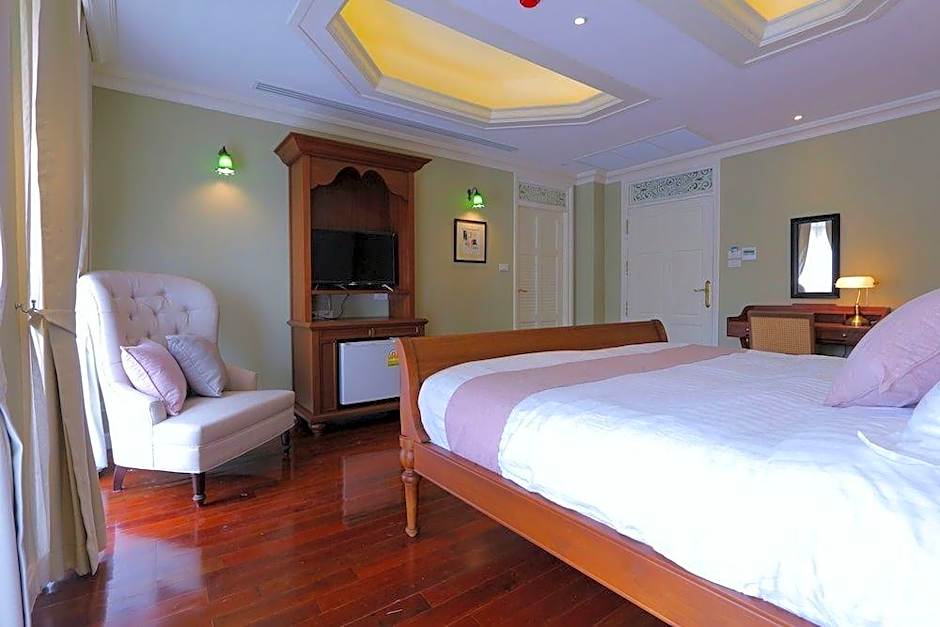 Hiranyakul House Riverside