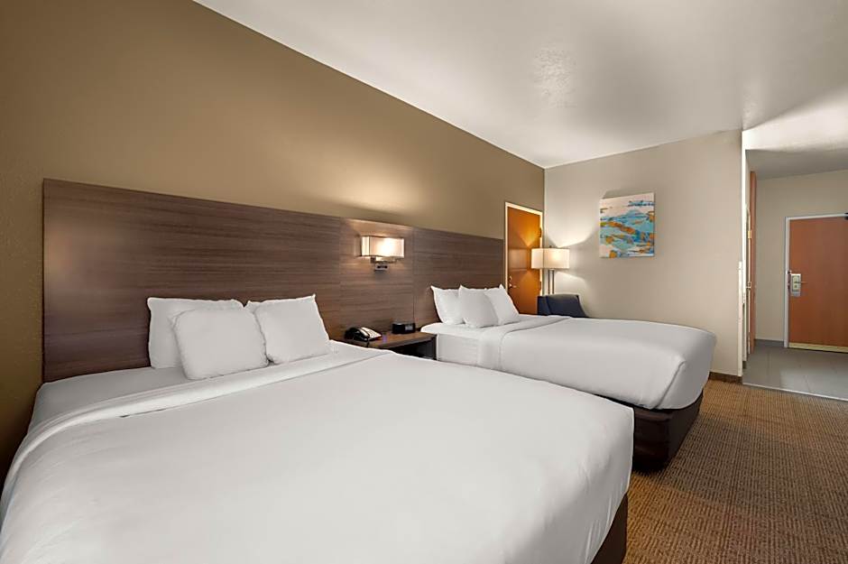 Comfort Inn & Suites In Fenton