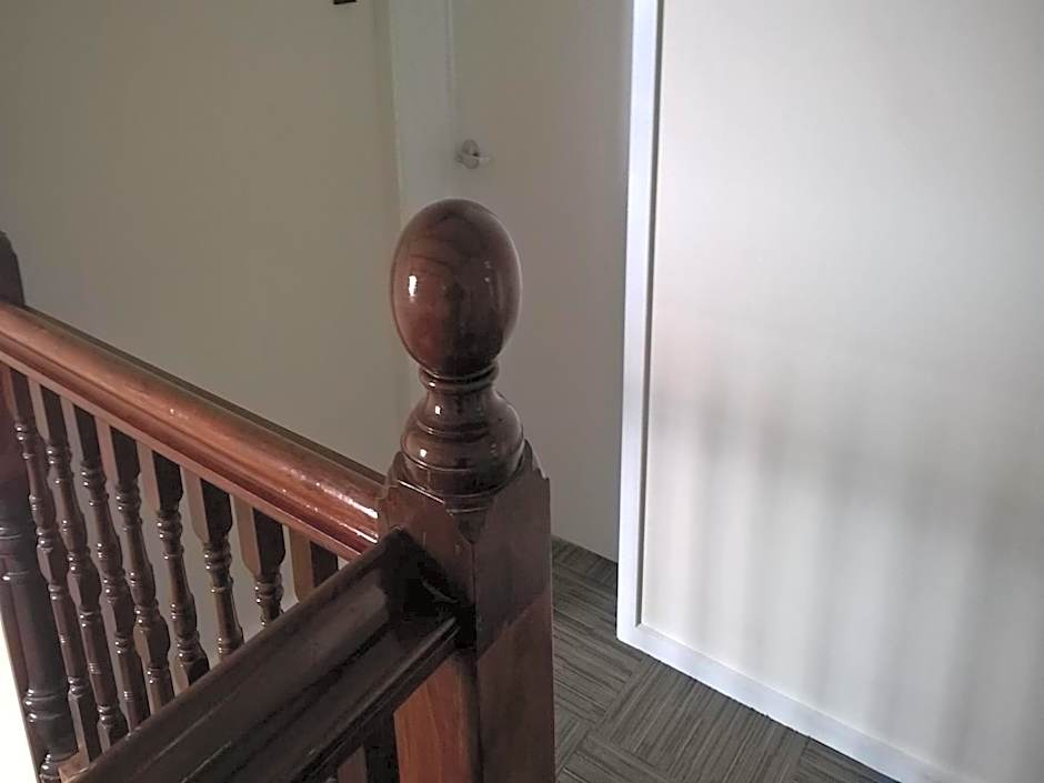 CROWN CENTRAL BUSINESS DISTRICT Motel