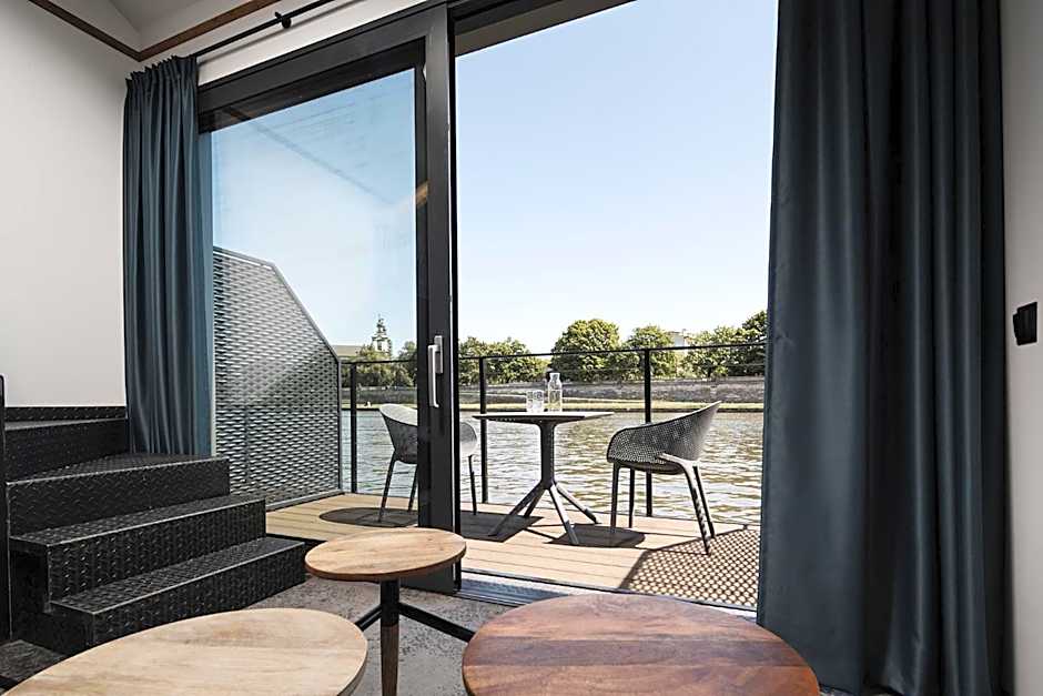 New Port Apartments on the River