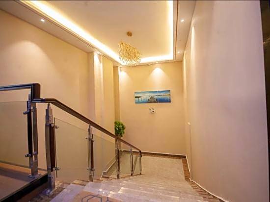 Guangzhou Longxiang Wisdom Hotel (Gangding Subway Station)