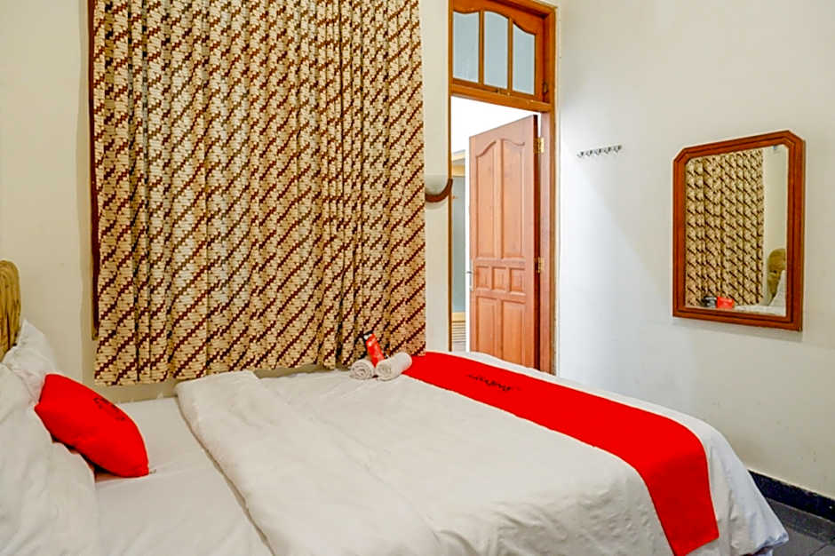 RedDoorz near Tugu Yogyakarta