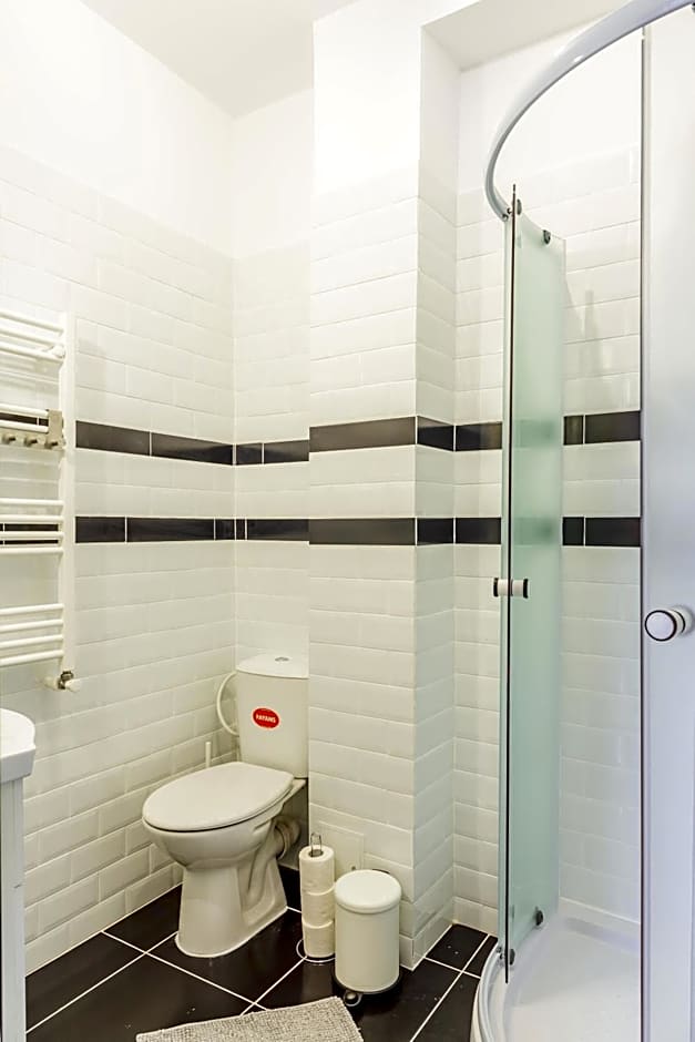 CHÂTEAU: Upscale Suites in Bucharest's Historical Center!